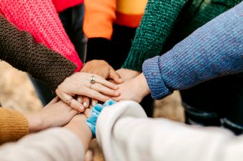 Therapeutische Gruppen mit Selbsthilfeaspekt für Menschen mit Essstörungen